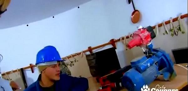  Horny Housewife Ginger Hell Bangs The Whole Construction Crew